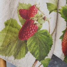 6001M-SR-Linoroom-kitchen-towels-strawberry-and-raspberry-WEB-LR7
