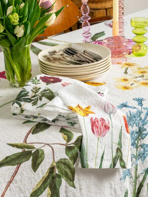 3002SU-EFP6W-Linoroom-Napkins-Early-Flowers-Vertical-LR10