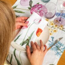 3002SU-EFP6W-Linoroom-Napkins-Early-Flowers-Vertical-LR4