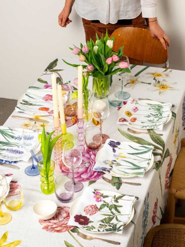 3002SU-EFP6W-Linoroom-Napkins-Early-Flowers-Vertical-LR9