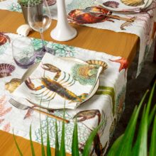 8002SUR-OAO-Linoroom-Tablerunner-Ocean-Animals-Vertical-LR11