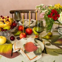 3002SU-OFP6-Linoroom-Napkins-Orchard-Fruits-Vertical-LR11