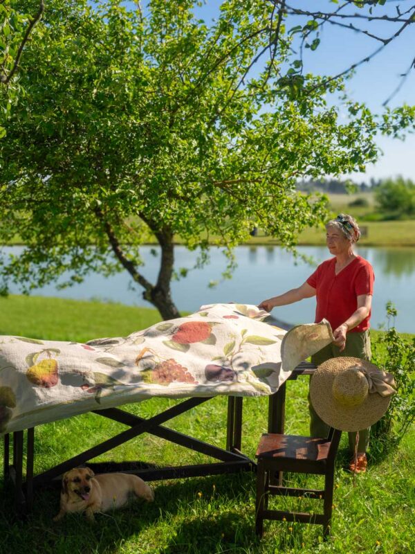 4006S-OF-Linoroom-Tablecloth-Orchard-Fruits-Vertical-LR29