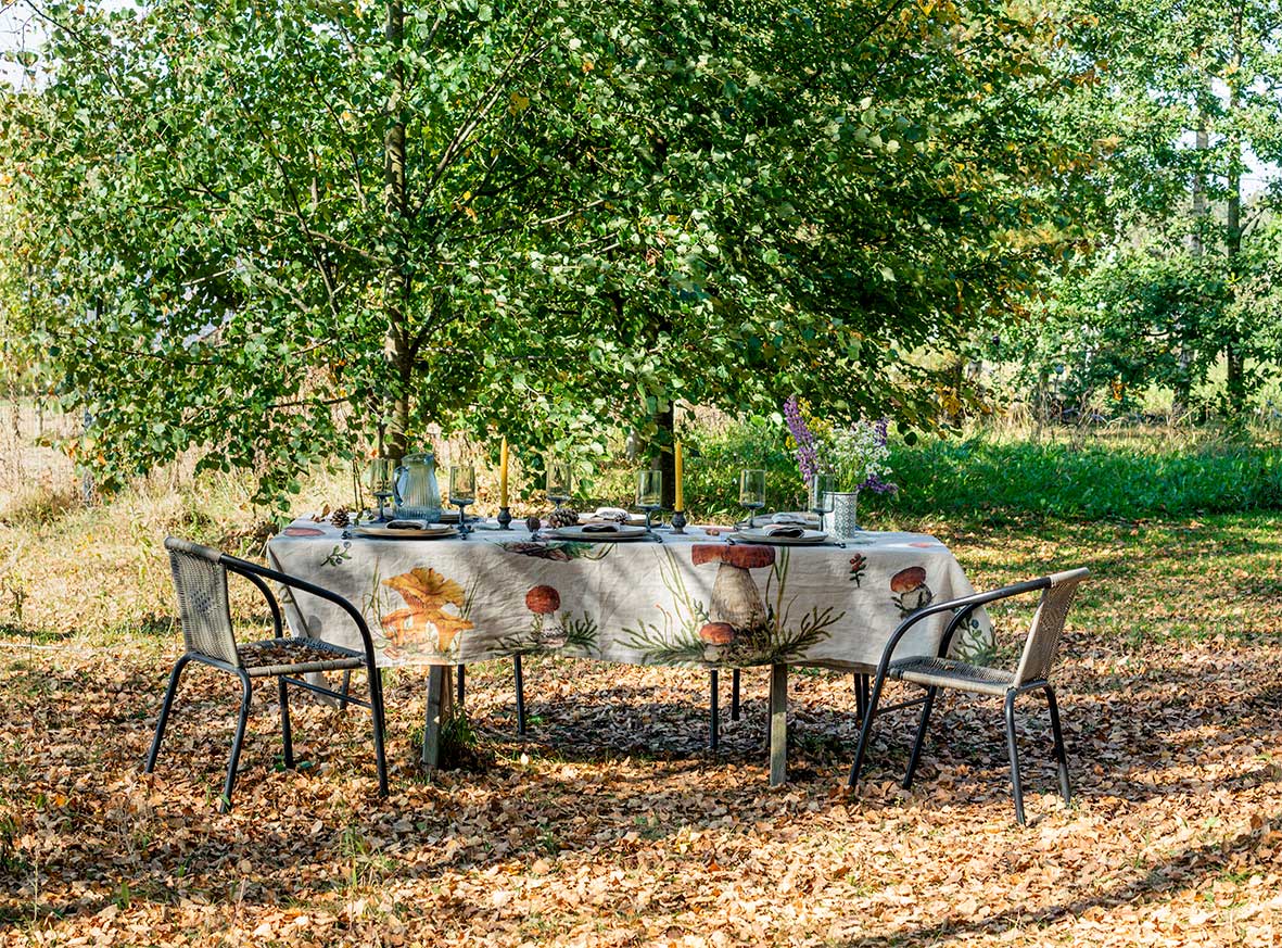 Autumn mushroom table by linoroom