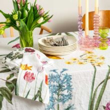 4006S-EFW-Linoroom-Tablecloth-Early-Flowers-Vertical-LR3