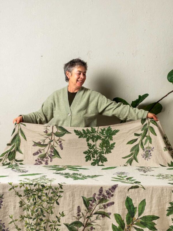 4006S-FH-Linoroom-Tablecloth-Fine-Herbs-Vertical-LR14