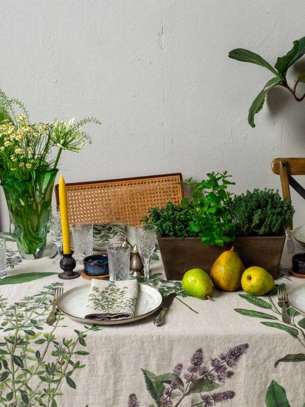 4006S-FH-Linoroom-Tablecloth-Fine-Herbs-Vertical-LR6b