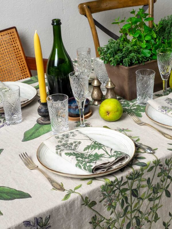 4006S-FH-Linoroom-Tablecloth-Fine-Herbs-Vertical-LR7b