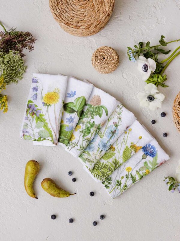 3002SU-FP6W-Linoroom-Napkins-Field-Flowers-Vertical-LR-3 Field flowers white linen napkins y linoroom