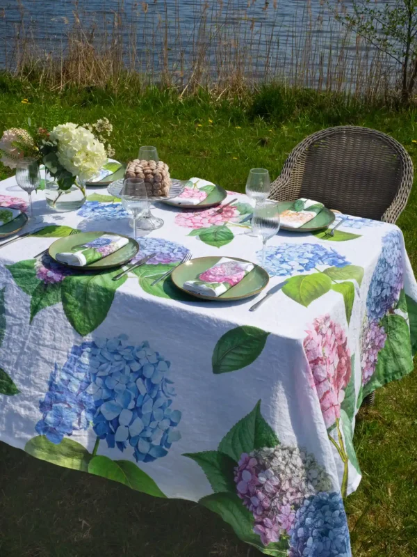 4006S-HNW Linoroom Tablecloth Hydrangea White LR WEB 5