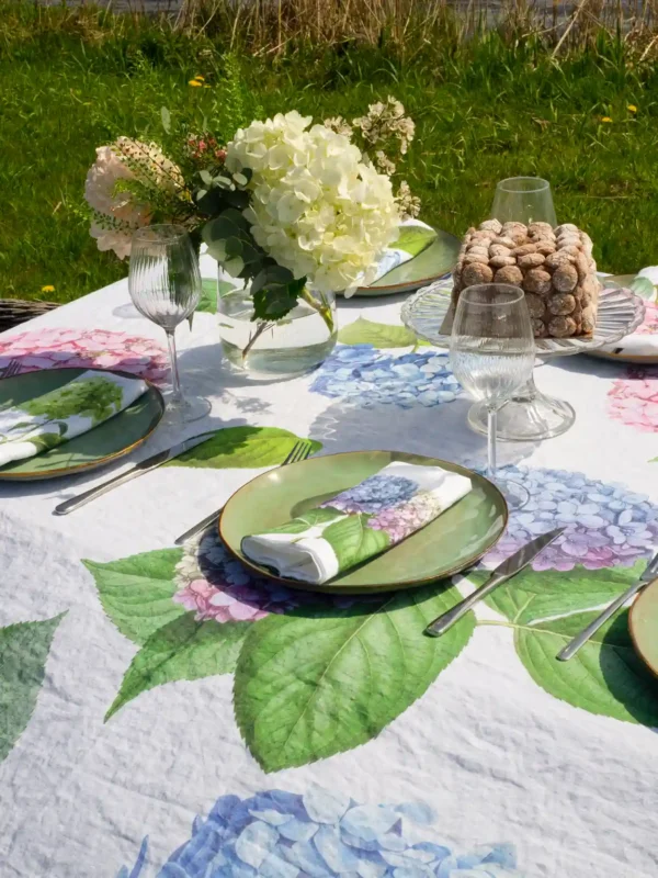 4006S-HNW Linoroom Tablecloth Hydrangea White LR WEB 7