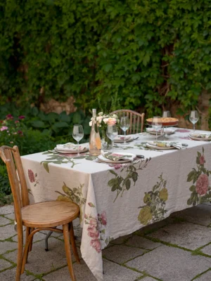 Roses linen tablecloth by Linoroom