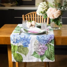 8002SUR-HNW Linoroom Tablerunner Hydrangea White LR WEB 4 Hydrangeas linen table runner by Linoroom