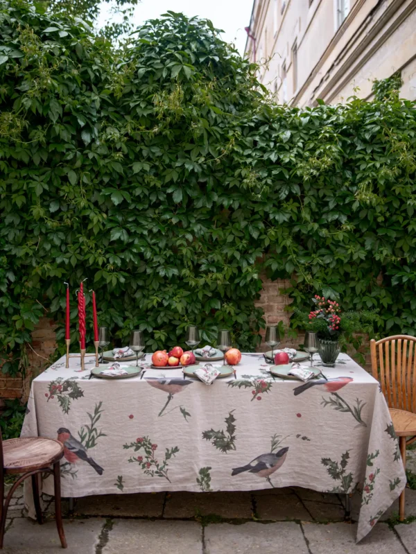 4006S-WB Linoroom Tablecloth Winter Bullfinch WEB 12