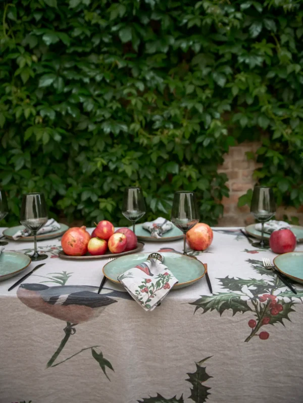 4006S-WB Linoroom Tablecloth Winter Bullfinch WEB 13