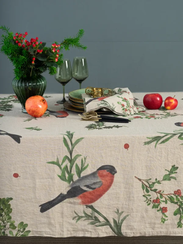 4006S-WB Linoroom Tablecloth Winter Bullfinch WEB 5